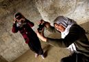 Cinque fotografe afghane ritraggono giovani, madri, bambine