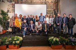 La foto di gruppo di fondatori, relatori e sostenitori di Caffé Salato