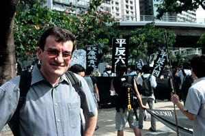 Padre Gianni Criveller il 4 giugno 2002 a Hong Kong durante le manifestazioni in ricordo del massacro di piazza Tienanmen del 4 giugno 1989