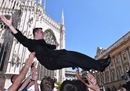 Milano, la festa dei neo preti ambrosiani sul sagrato del Duomo