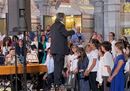 Riccardo Muti prova Mozart con un coro di bambini a Lourdes