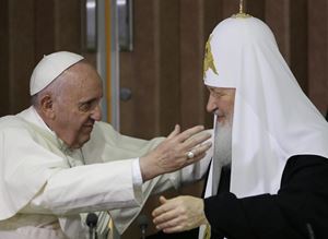 Lo storico incontro tra Francesco e il Patriarca di Mosca Kirill il 12 febbraio 2016 a L'Avana (Ansa)