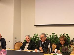 Da sinistra Giuseppe Anzani, don Stefano Stimamiglio e Luisa Santolini.