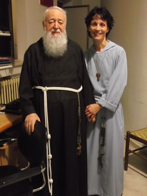 Con Padre Pancrazio, scomparso nel 2016. fondatore della Fraternità francescana di Betania di Terlizzi.