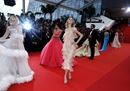 Eleganza ed eccentricità nei look in passerella a Cannes