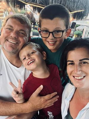 La famiglia al completo: da sinistra, Ambrogio; Andrea; Luca ed Helene Pacitto
