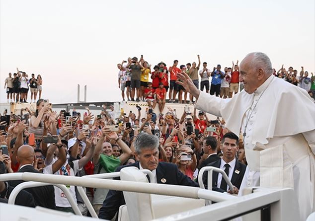 Un segno luminoso di pace alla festa per Papa Giovanni