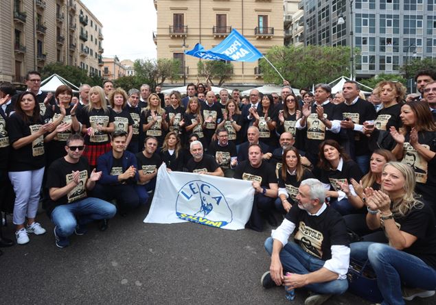 The ‘set’ of the League in Palermo in defense of Salvini, but the square remains empty