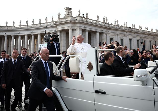 The Pope: «The finger of God must be placed between wife and husband»