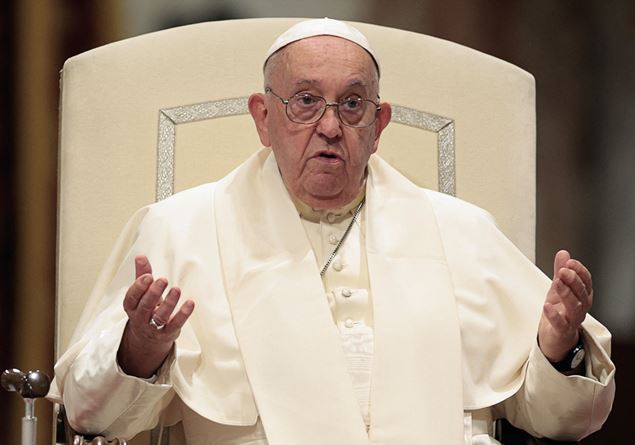 The Pope to the Vatican media: «More discipline regarding money, you must find other funds»