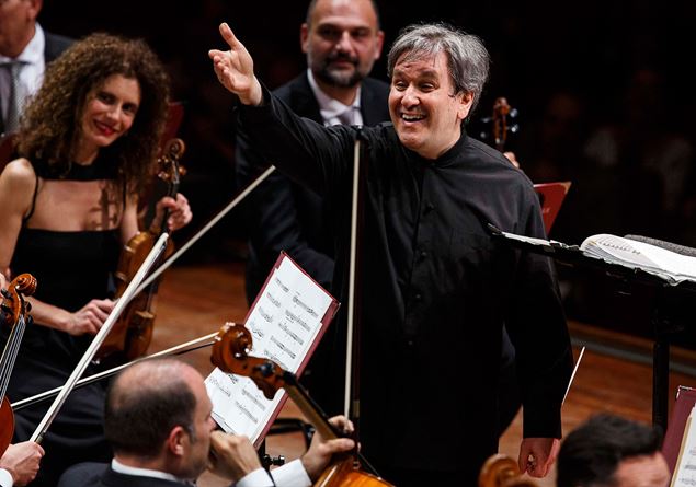 A theater on the outskirts of Milan shines under the direction of Antonio Pappano