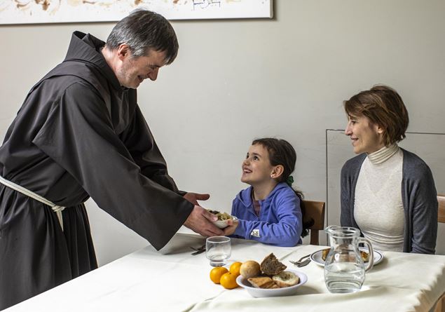 Operation bread, an even greater help at Christmas for those who are alone and fragile