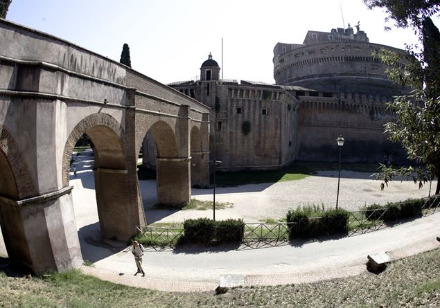 The Passetto di Borgo: the secret corridor of the popes between history and legend