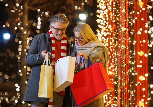 Holiday shopping from markets to e-commerce