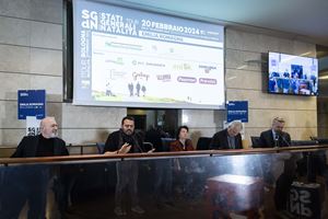 Il tavolo delle istituzioni durante il primo incontro a Bologna degli Stati generali della Natalità 2024