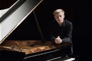 Il pianista ventitreenne Alexander Malofeev