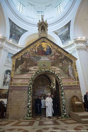 Papa Francesco in visita alla chiesa della Porziuncola di Assisi nel 2016