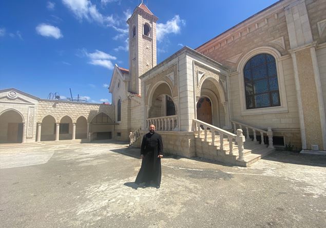 Lebanese priest: “Who benefits from this war? Enough with the missiles, the population is exhausted”