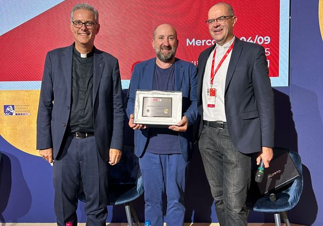 Antonio Albanese awarded in Venice: «The mafiosi? Beasts as ignorant as mice»