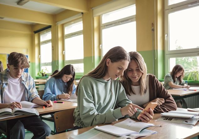 Let’s keep cell phones out of schools: it will do kids good