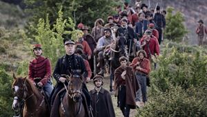 Maltese, alla sinistra di Toni Servillo, è un garibaldino in "L'abbaglio"