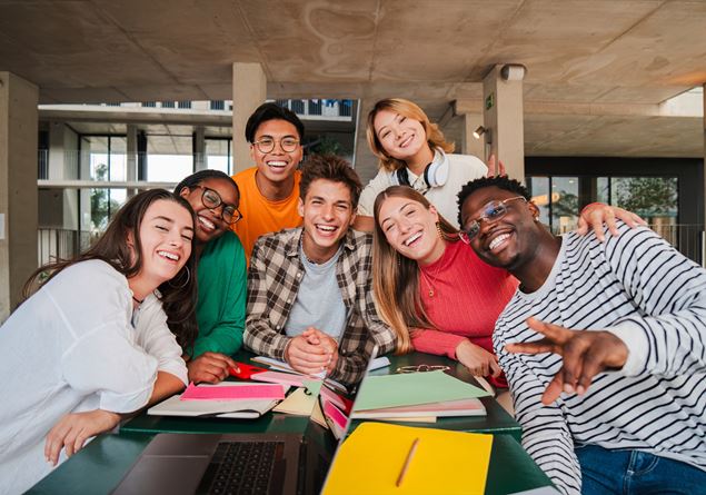 Italian adolescents between anxiety and trust: the future as responsibility Italian adolescents between anxiety and trust: the future as responsibility