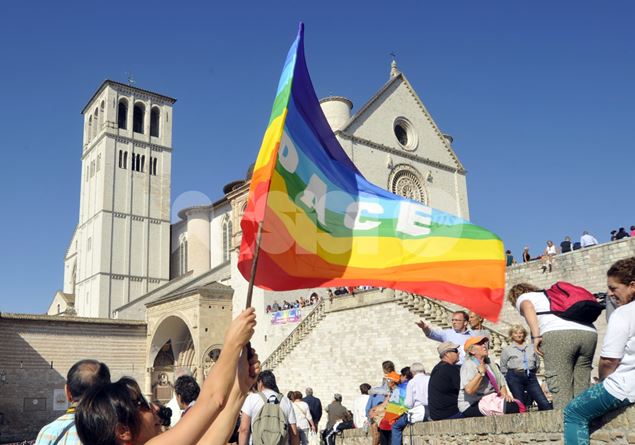On the march from Perugia to Assisi against the cruelty of the war