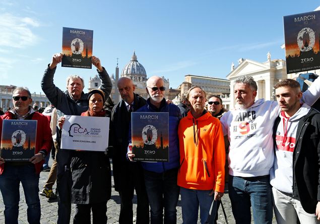 The Pope meets some victims of abuse for the first time: “We felt listened to”