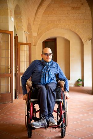 Qui e in alto Simone Stifani, 33 anni, giornalista di Radio Orantes, l’emittente delle monache benedettine di Lecce (foto nell'articolo di Maria Pansini)