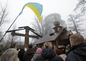 The celebration in Kyiv, on 21 November, of the Day of Dignity and Freedom, the anniversary of the start of the pro-European demonstrations renamed Euromaidan, in 2013 (photo Ansa).).