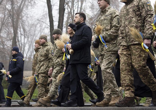 With Trump’s plan Kyiv at a crossroads: lose its dignity or its main ally?