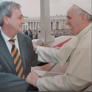 Marco Roncalli con papa Francesco.