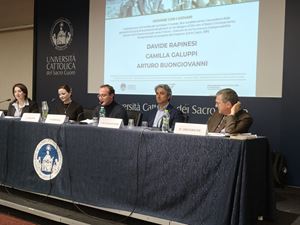 Un momento della Giornata di spiritualità con alcuni giovani che hanno testimoniato la loro esperienza.