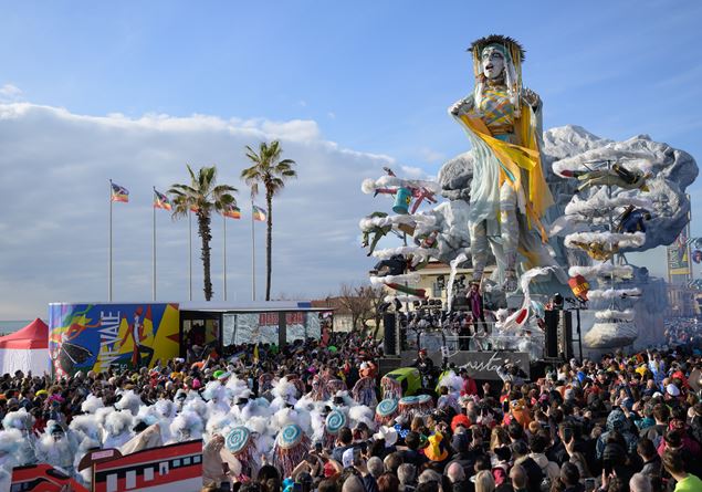 Between political satire (return) and dystopias, the Carnival of Viareggio and the art of not taking too seriously