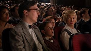La scena iniziale del film "The Fabelmans", quando il piccolo protagonista, alias Steven Spielberg, va al cinema con i genitori a vedere "l più grande spettacolo del mondo" di Cecil B. DeMille