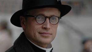 Il giovane Karol Wojtyla nel film "Karol un uomo diventato Papa"  