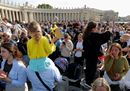 2025-04-23T081640Z_1964307547_RC2J3EAH6LV0_RTRMADP_3_POPE-FRANCIS-PROCESSION.JPG