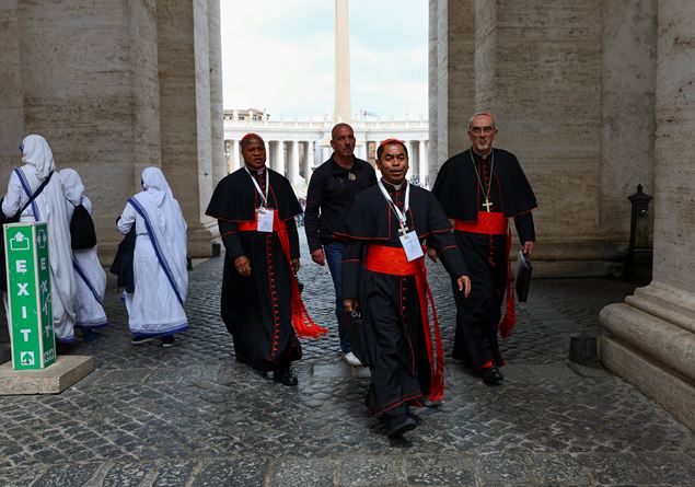 “Do not come back from Francesco’s openings but the new pope must have a more direct relationship with the Curia”