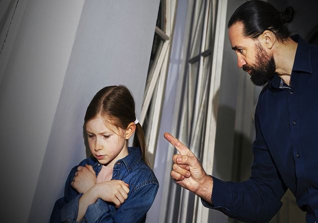 My husband’s freezing severity: he hurts my daughters and will move me away from him