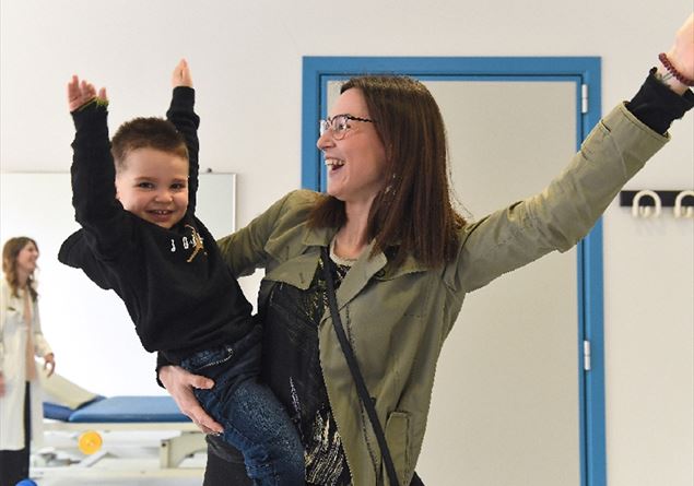 Our family, alongside children with daily gestures of care and rehabilitation