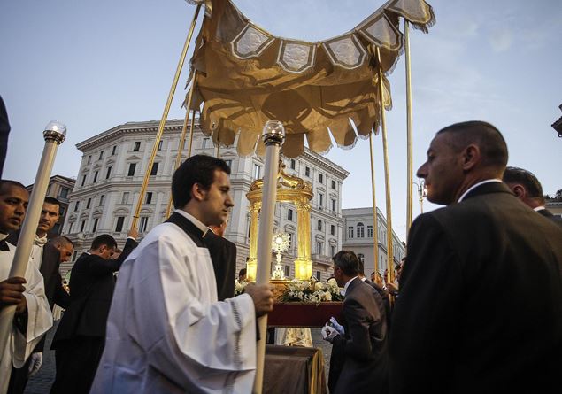 Corpus Domini, from the mystical vision to the Eucharistic miracle of Bolsena: the things to know