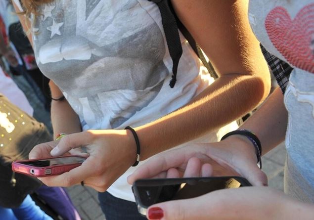For a ‘fieldless’ summer, can the smartphone go on vacation?