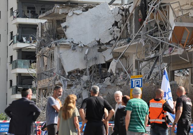 Israel and Iran continue to bomb, beheaded the Iranian military command line