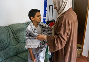 Amir with his mother Heba Abba Aisha (photo by Valentina Barile). Amir with his mother Heba Abba Aisha (photo by Valentina Barile).