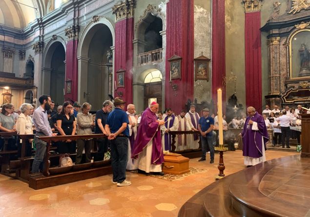 “What does Don Matteo’s death tells us?” And the bishop leaves the floor to a girl from the oratory