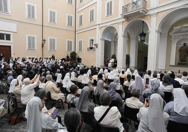 General chapters, Leo XIV: “Religious, think of the mission in great”