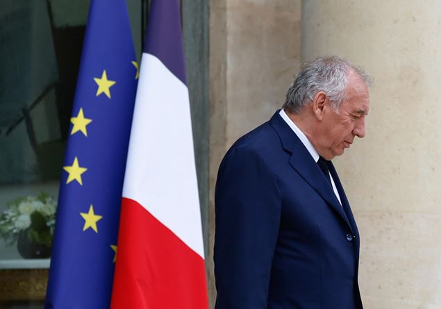 Bayrou’s horse care: record cuts and two erased parties