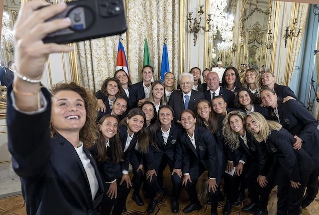 The blue, the president and the women’s football in the light of the Constitution