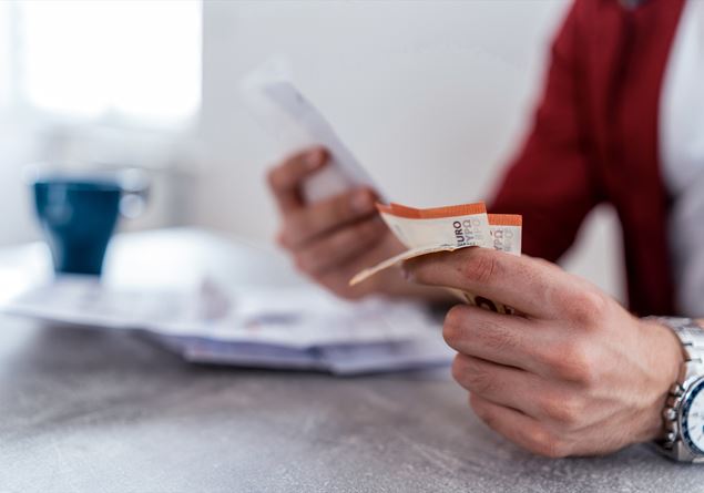 Salaries, end of the secret, we can know how much our colleagues earn: but is it right?