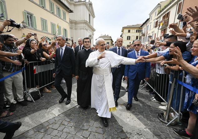 Leone XIV: «Let’s see and pass further, or do we let ourselves be pierced the heart? Many peoples undressed by violence and poverty “